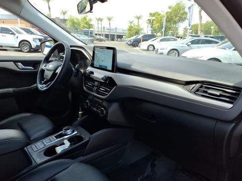 Certified 2022 Ford Escape SEL FWD image 10