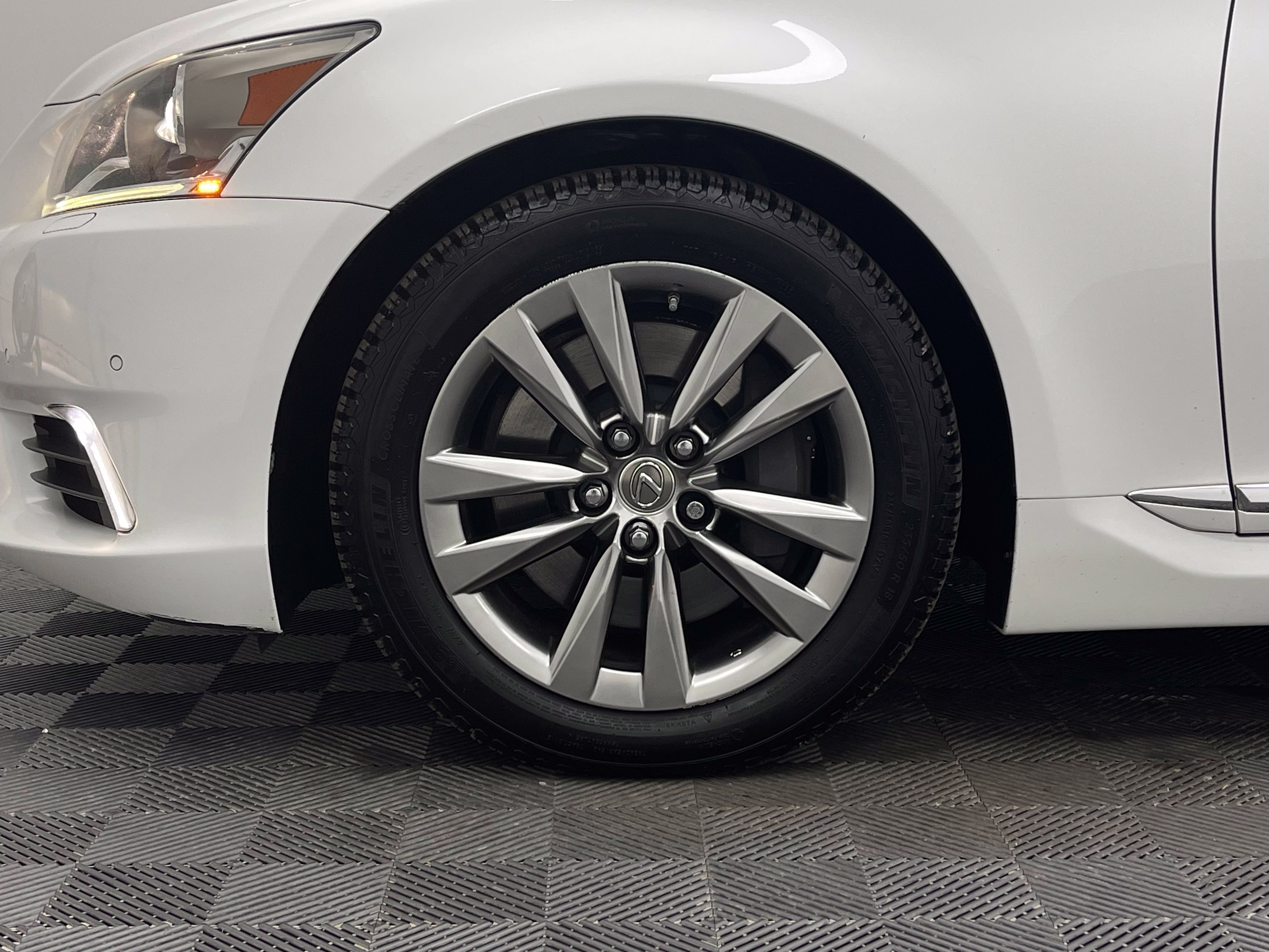 Used 2013 Lexus LS 460 AWD w/ Comfort Pkg image 17