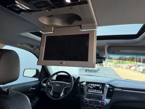 Used 2020 Chevrolet Suburban LT AWD/4WD image 17