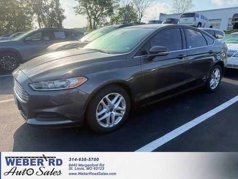 Used 2016 Ford Fusion SE image 1