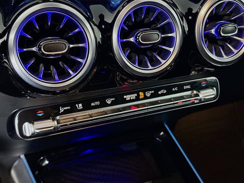 Used 2025 Mercedes-Benz GLA 250 4MATIC image 23