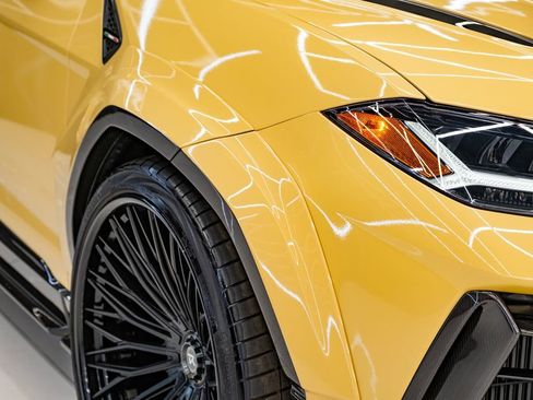 Used 2023 Lamborghini Urus Performante AWD/4WD image 6