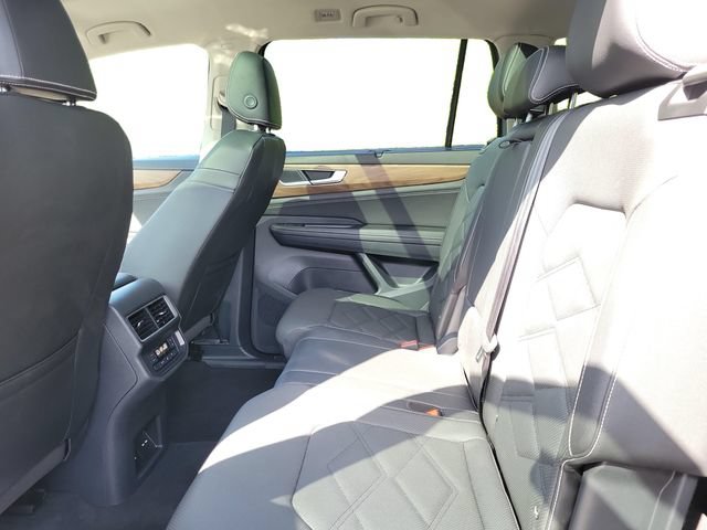 Used 2025 Volkswagen Atlas SE AWD/4WD image 19