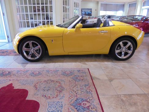 Used 2007 Pontiac Solstice Convertible RWD image 5