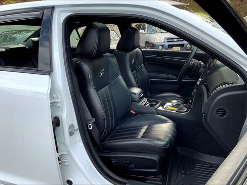 Used 2022 Chrysler 300 S image 9