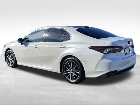 Used 2021 Toyota Camry XLE w/ Cold Weather Package image 5