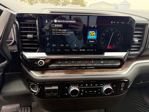 Used 2025 GMC Sierra 1500 SLE w/ Preferred Package image 22