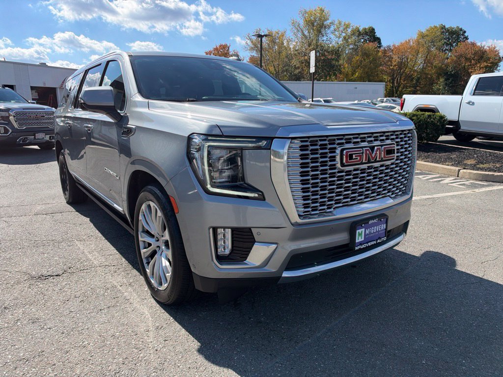 Used 2023 GMC Yukon XL Denali w/ Denali Reserve Package AWD/4WD image 6