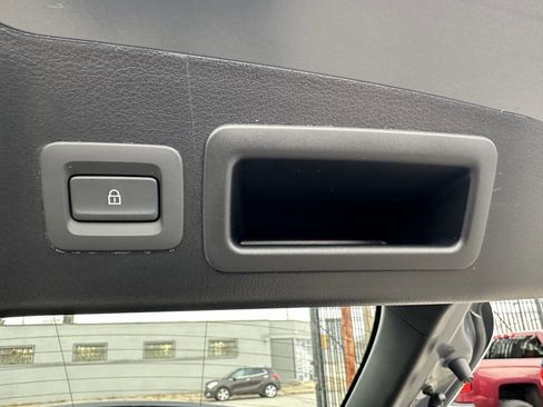 Used 2023 MAZDA MAZDA3 s image 39