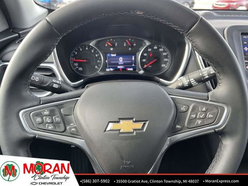 Used 2023 Chevrolet Equinox LT image 19