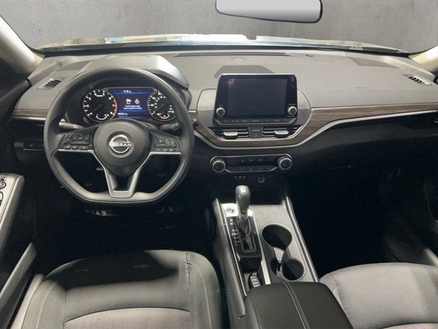 Used 2025 Nissan Altima 2.5 SV FWD image 2