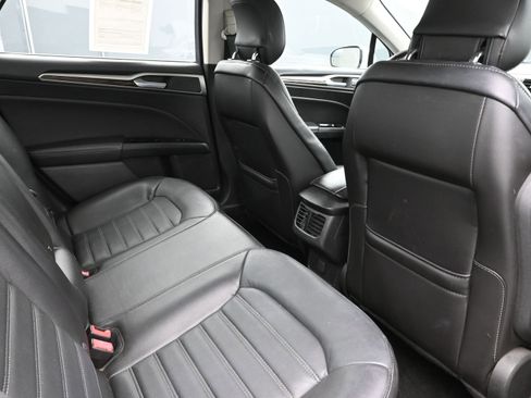 Used 2014 Ford Fusion SE w/ Equipment Group 202A image 23