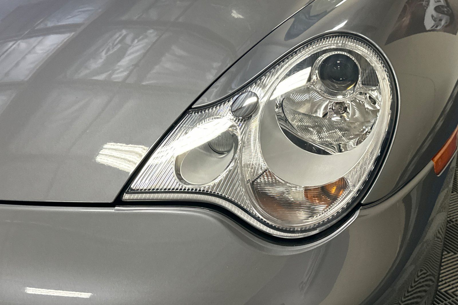 Used 2004 Porsche 911 Carrera RWD image 45