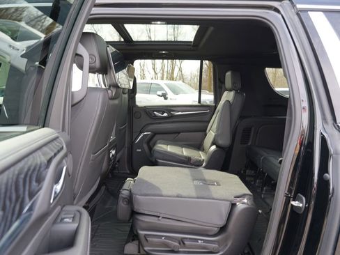 Used 2021 GMC Yukon XL Denali w/ Denali Premium Package image 20