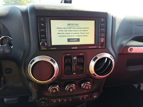 Used 2016 Jeep Wrangler Unlimited Rubicon image 5