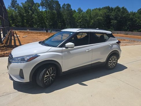 Used 2021 Nissan Kicks SV FWD image 5