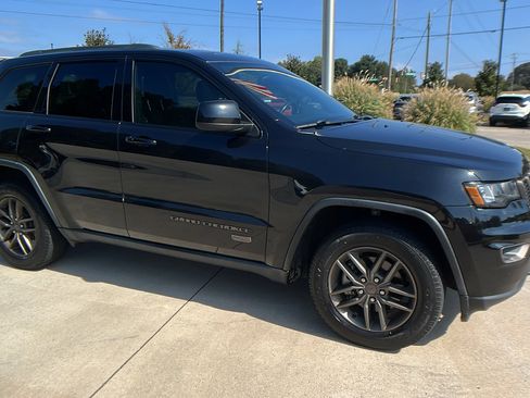 Used 2016 Jeep Grand Cherokee Laredo 75th Anniversary image 5