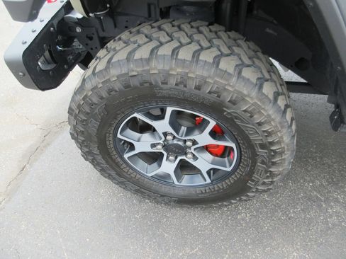 Used 2022 Jeep Wrangler Unlimited Rubicon w/ Steel Bumper Group AWD/4WD image 13