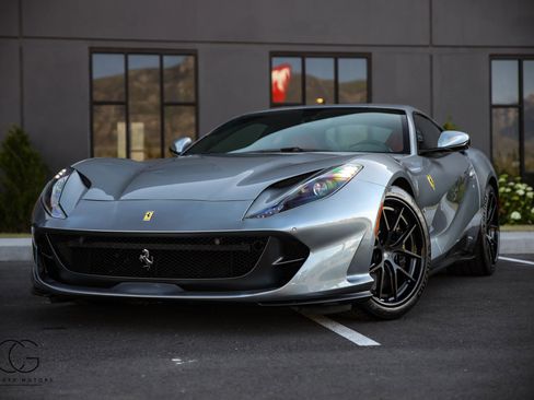 Used 2019 Ferrari 812 Superfast RWD image 2