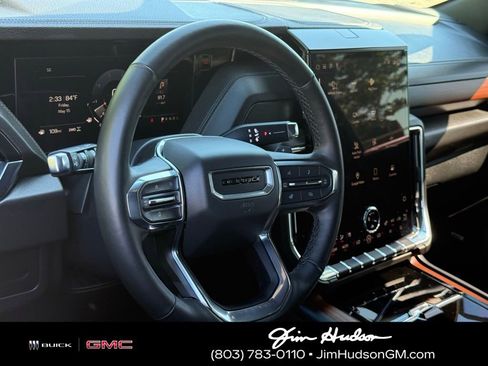 Used 2025 GMC Yukon Denali AWD/4WD image 15