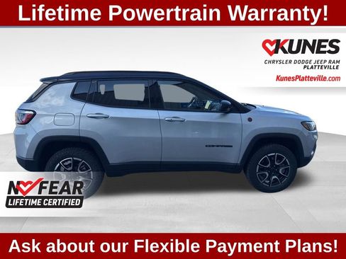 Used 2025 Jeep Compass Trailhawk image 3