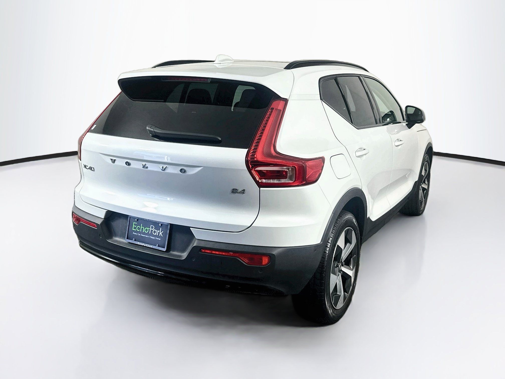 Used 2023 Volvo XC40 B4 Ultimate FWD image 9