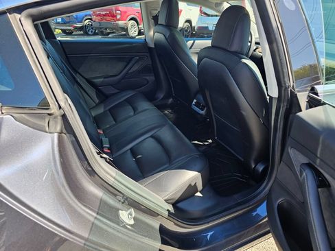 Used 2019 Tesla Model 3 RWD image 13