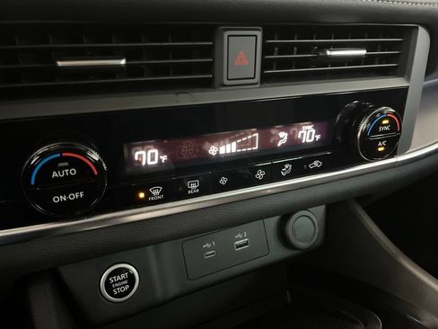 Used 2023 Nissan Rogue SV AWD/4WD image 14