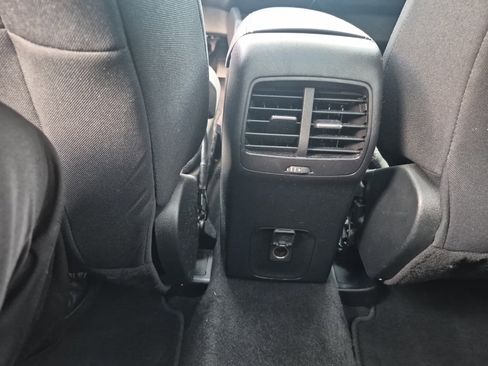 Used 2020 Ford Escape SE image 19