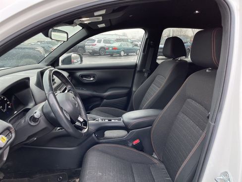 Used 2023 Honda HR-V Sport image 3