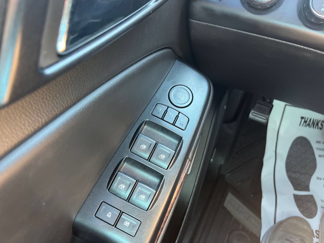 Used 2017 GMC Yukon SLT w/ Open Road Package AWD/4WD image 29