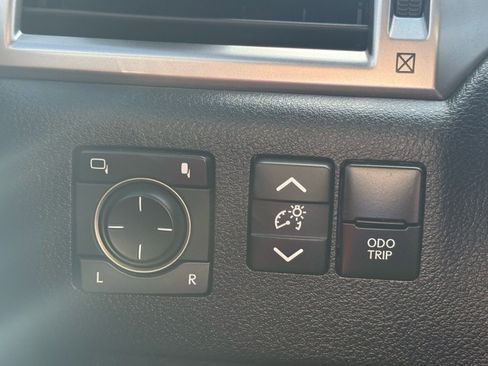 Used 2023 Lexus GX 460 Premium w/ Premium Package image 40