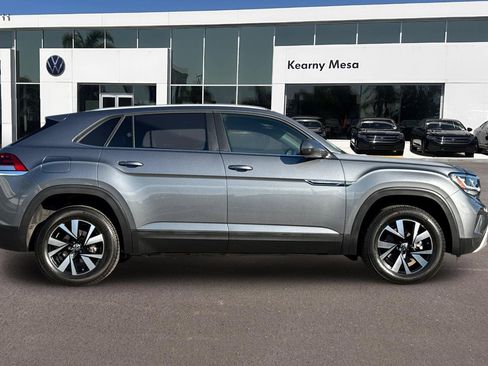 Used 2022 Volkswagen Atlas Cross Sport SE image 3