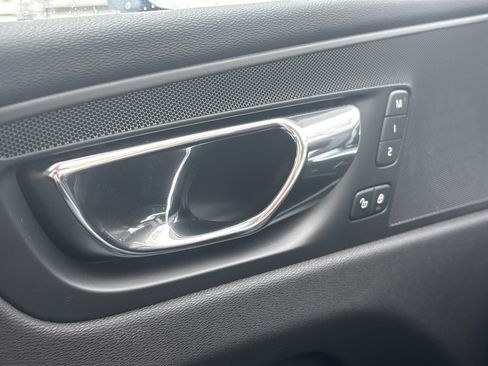 Used 2018 Volvo XC60 T6 Momentum w/ Convenience Package image 29