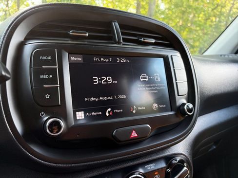 Used 2025 Kia Soul LX w/ LX Technology Package FWD image 19