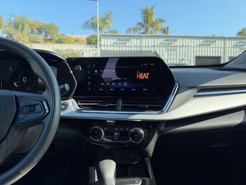 Used 2025 Chevrolet Trax LT image 18