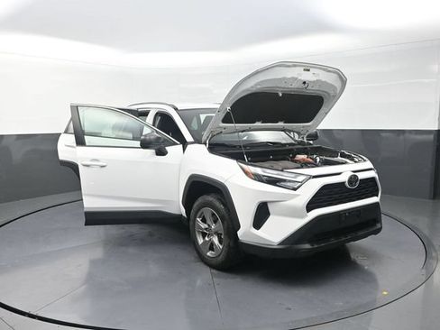 Used 2025 Toyota RAV4 LE AWD/4WD image 39