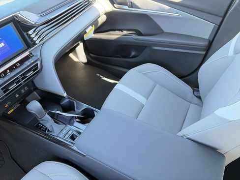 New 2026 Toyota Camry Hybrid FWD image 20