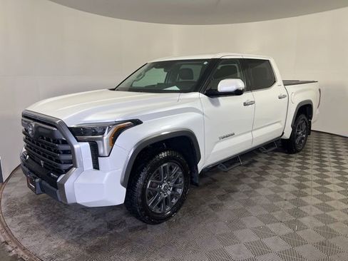Used 2022 Toyota Tundra Limited w/ Power Package AWD/4WD image 4