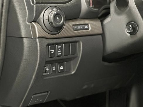 Used 2024 Nissan Titan PRO-4X w/ Pro-4x Convenience Package AWD/4WD image 19