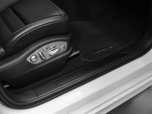 Certified 2023 Porsche Macan image 19