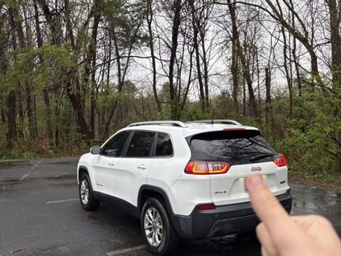 Used 2019 Jeep Cherokee Latitude Plus w/ Comfort/Convenience Group image 17