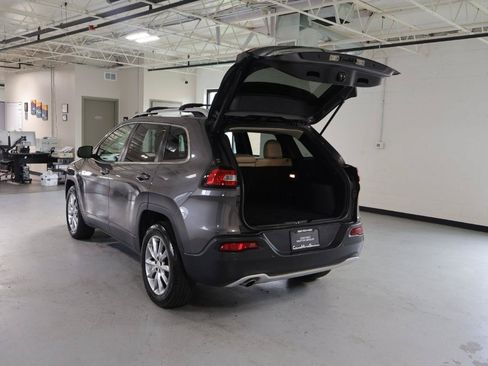 Used 2018 Jeep Cherokee Limited AWD/4WD image 6