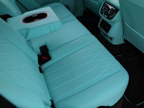 Used 2021 Bentley Bentayga image 14