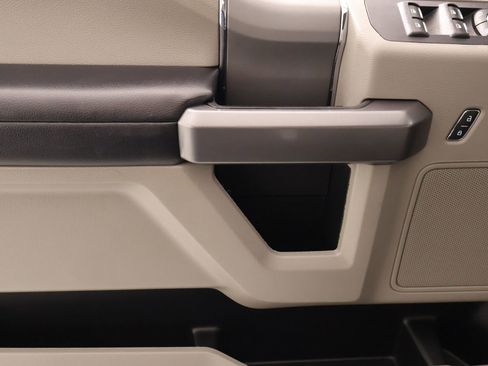Used 2021 Ford F250 XLT w/ XLT Premium Package AWD/4WD image 16