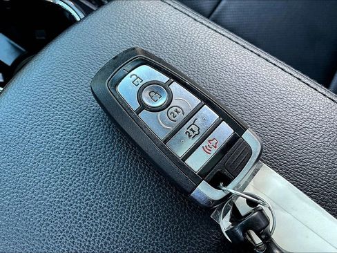 Used 2019 Ford Explorer Limited w/ Ford Safe & Smart Package image 12