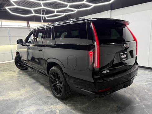 Used 2023 Cadillac Escalade ESV Sport Platinum w/ LPO, ONYX Package image 3