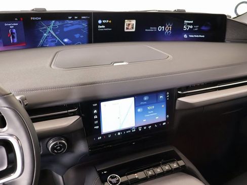 New 2025 Lincoln Navigator Reserve w/ Jet Appearance Package image 5