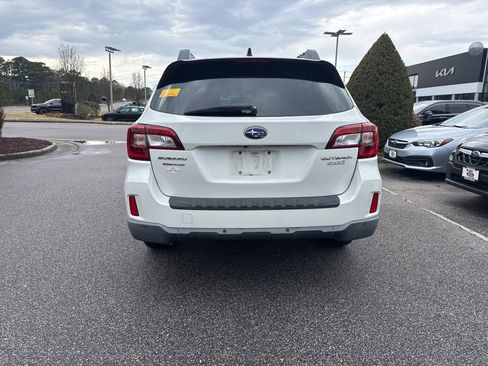 Used 2017 Subaru Outback 2.5i Limited image 4