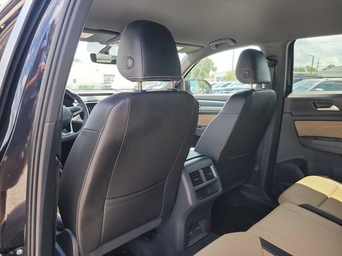 Used 2023 Volkswagen Atlas Cross Sport SE FWD image 10